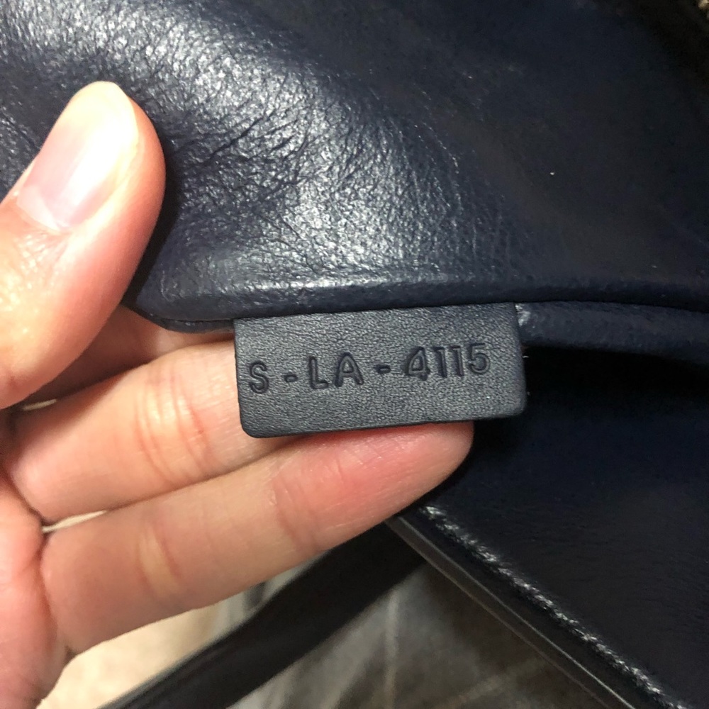 !!SOLD!! CELINE Navy Croc Embossed Phantom - Picture 5 of 8